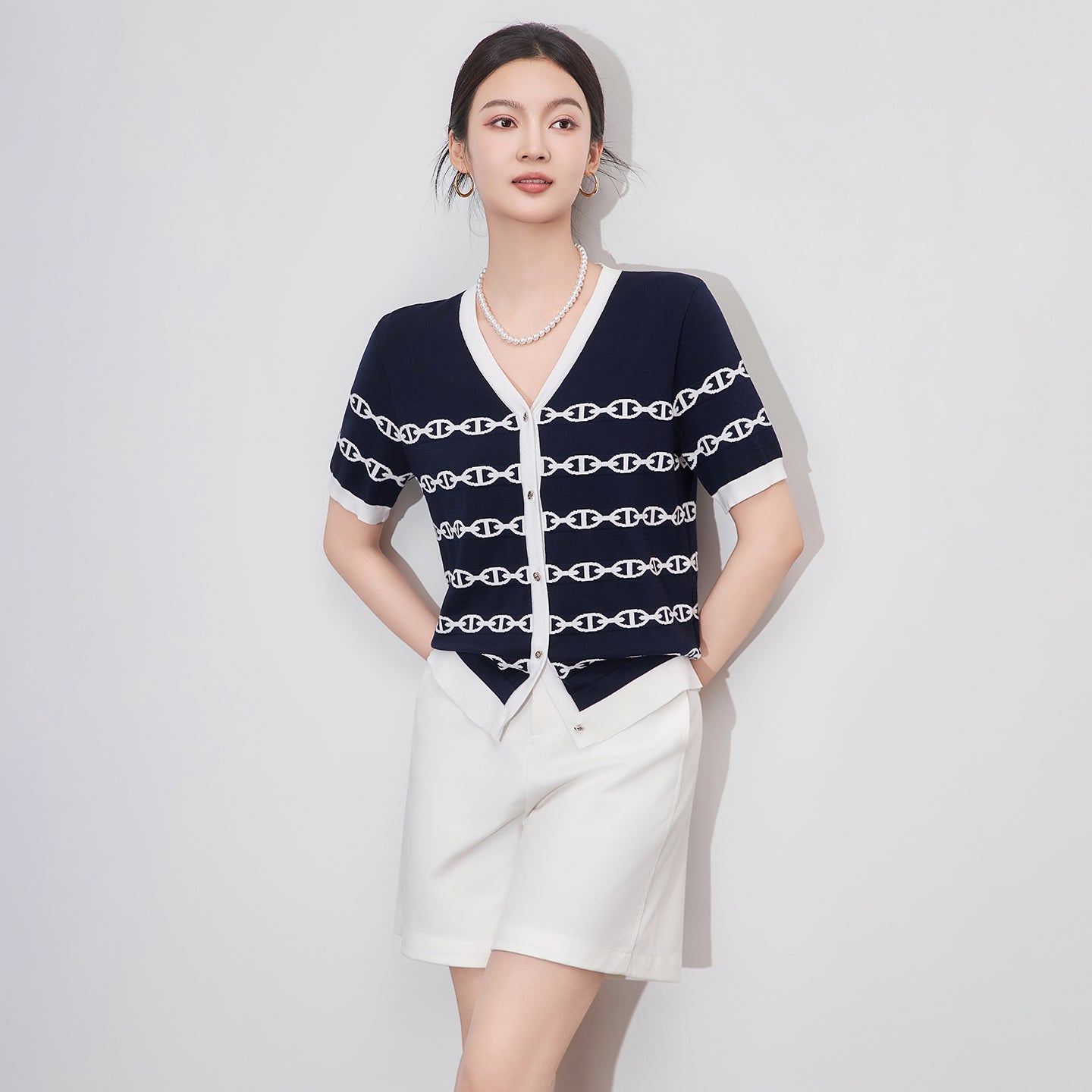 25ss V-neck knitted cardigan