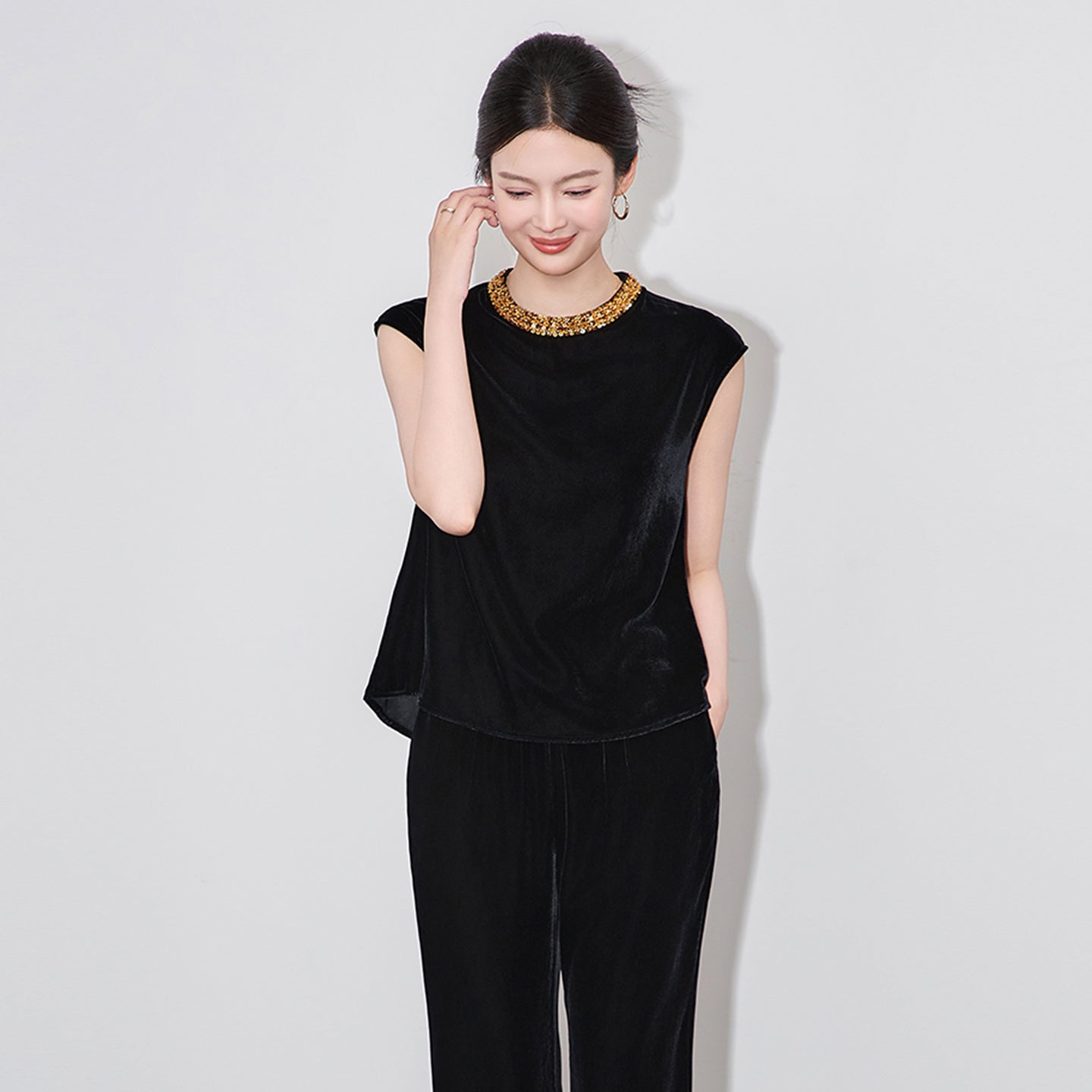 25ss Fashionable heavy industry sequined velvet top