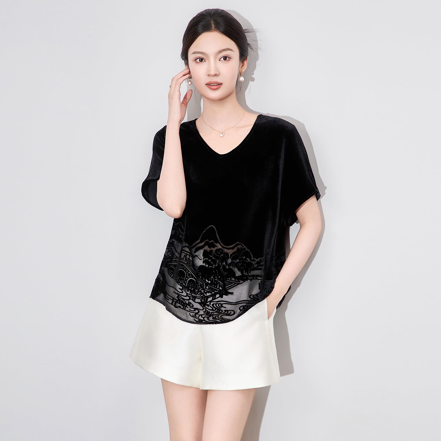 25ss Fashionable velvet top with Chinese style