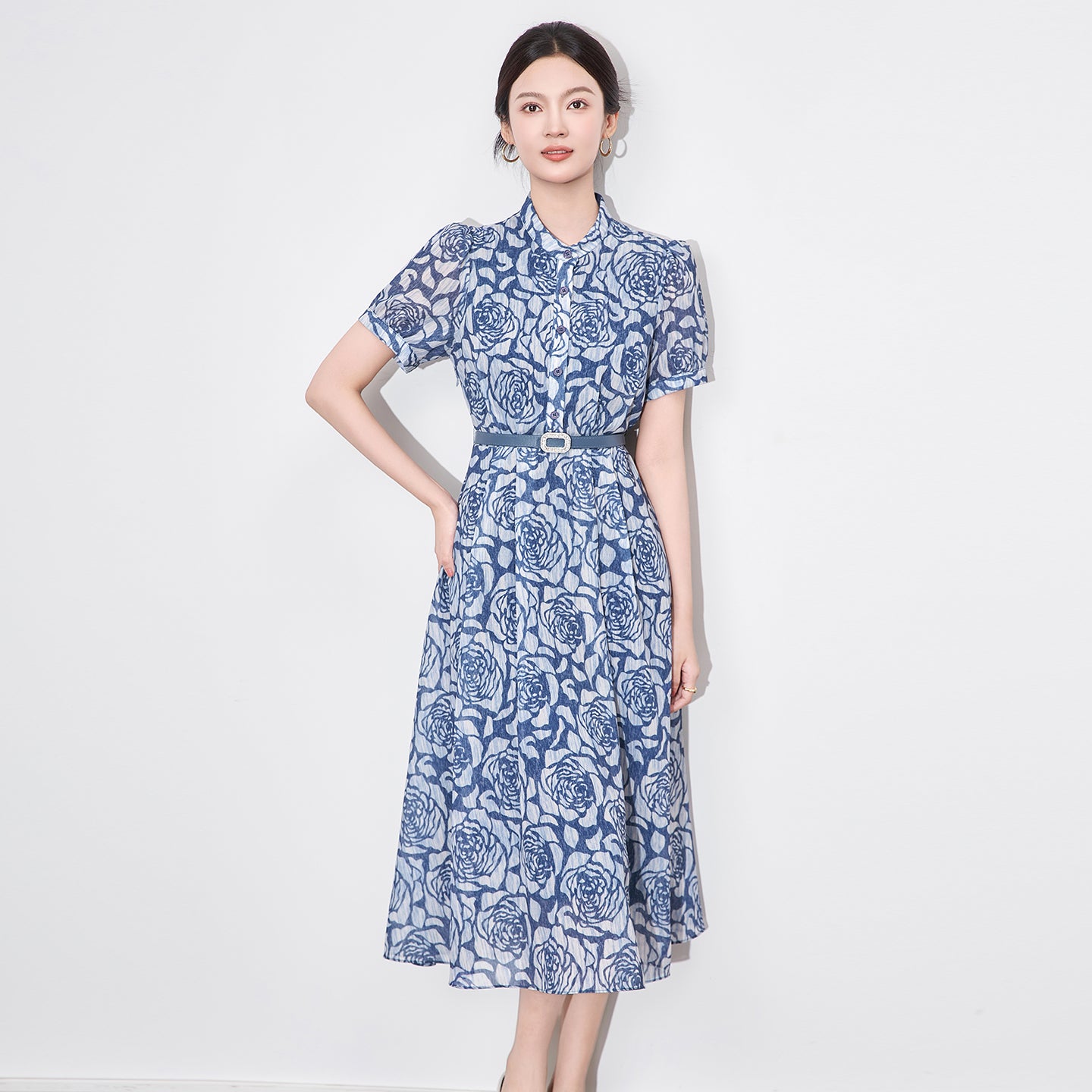 25ss Fashionable and retro slimming dress with a cinched waist