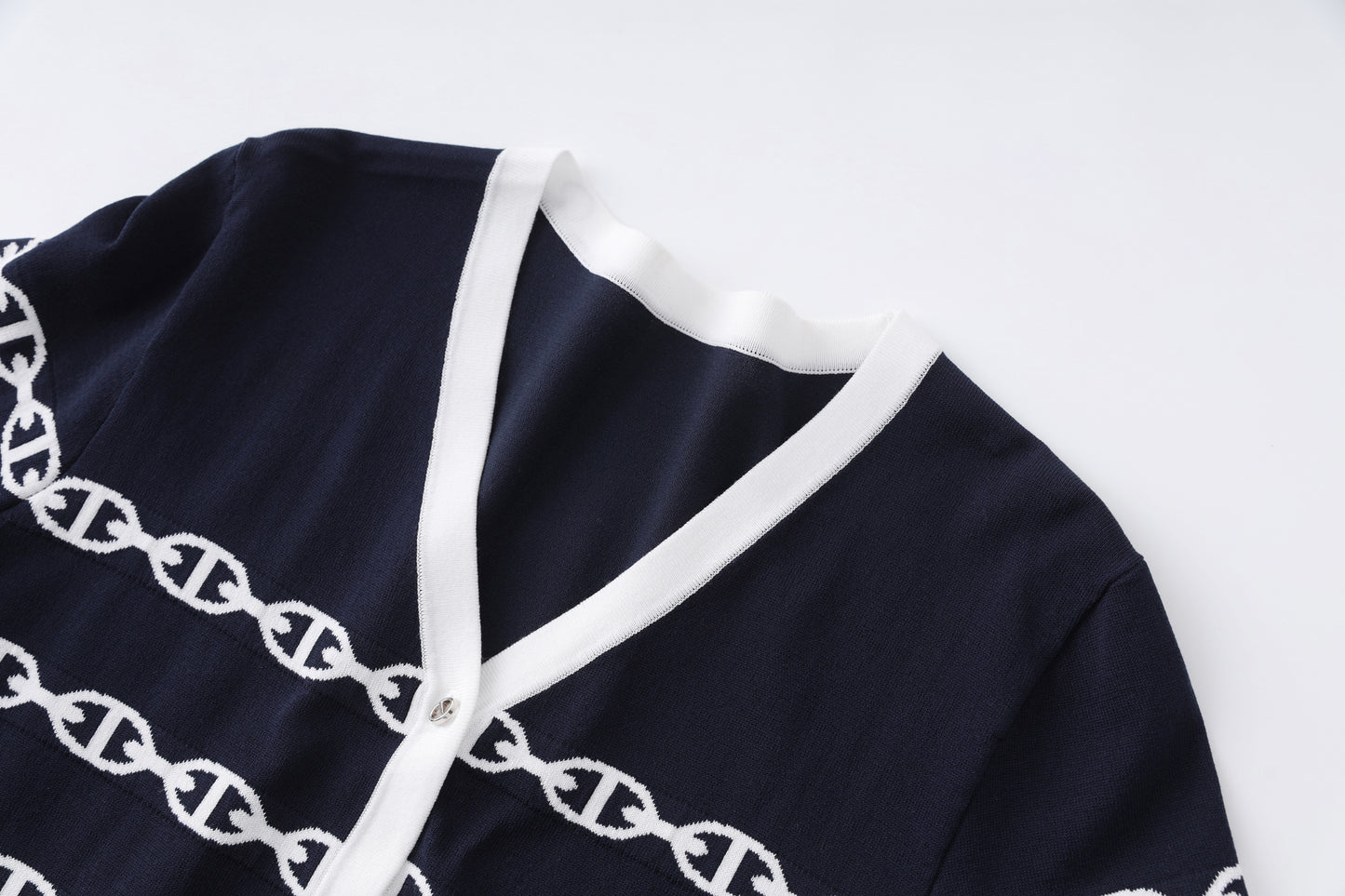 25ss V-neck knitted cardigan