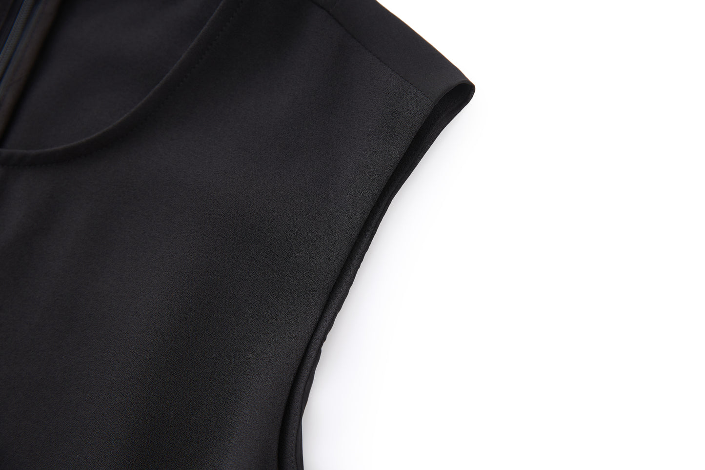 25ss A fashionable and slimming irregular sleeveless top