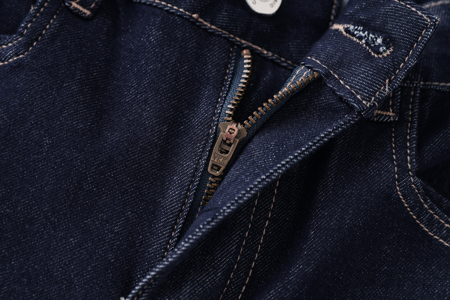 25ss Slimming, taller and slightly flared pants