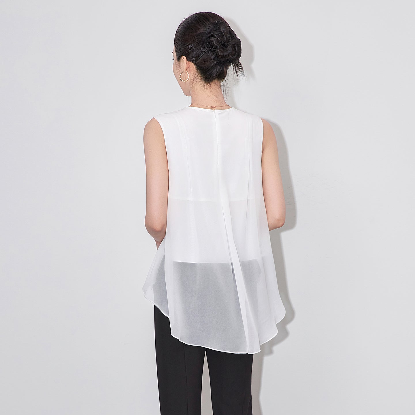 25ss A fashionable and slimming irregular sleeveless top