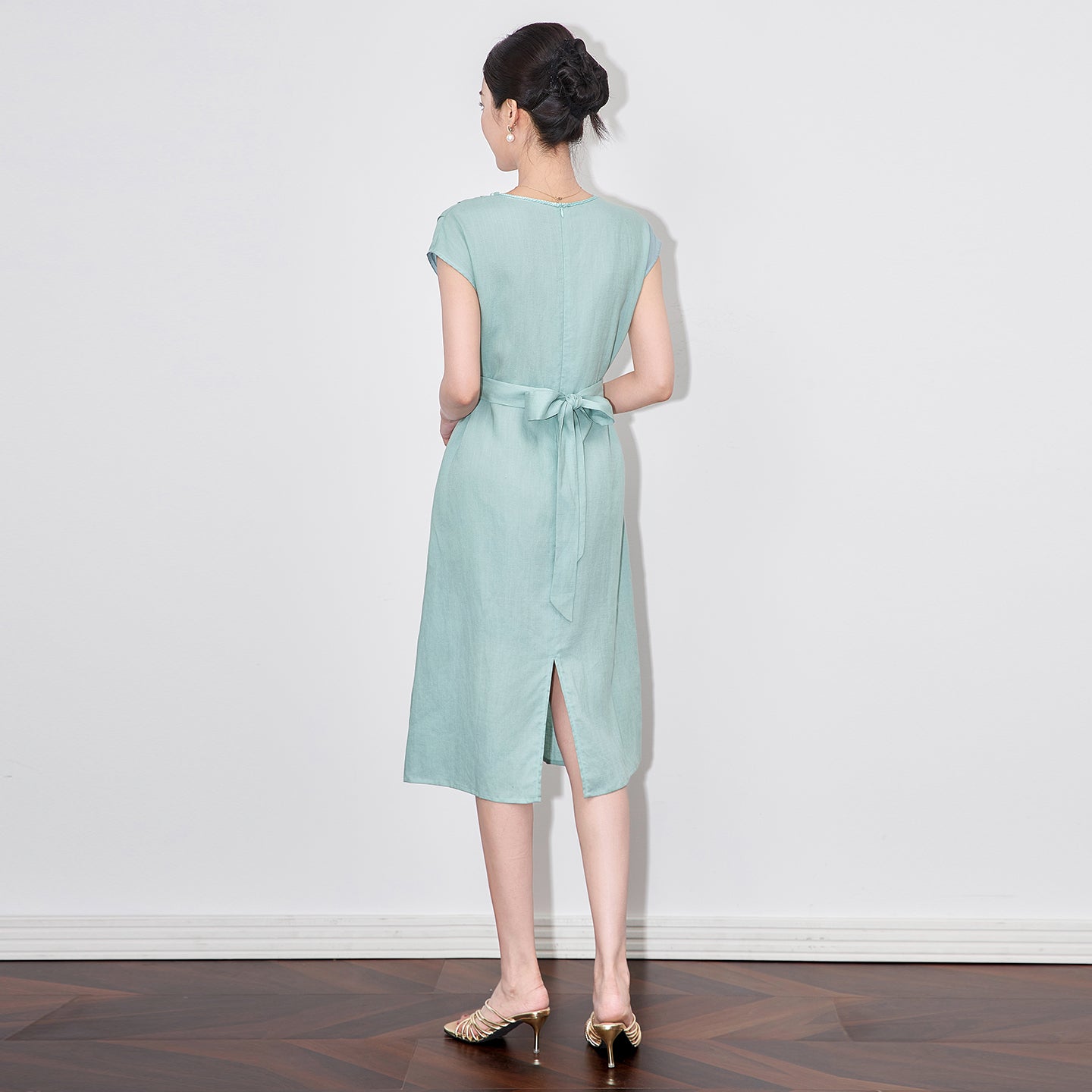 25ss Fashionable French slimming and waist-cinching dress