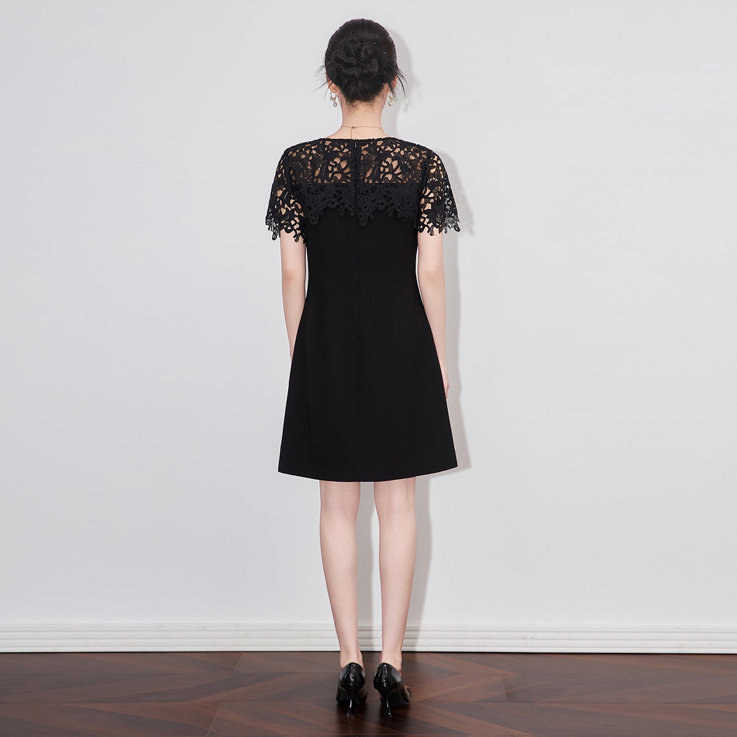 25ss Lace embroidered dress