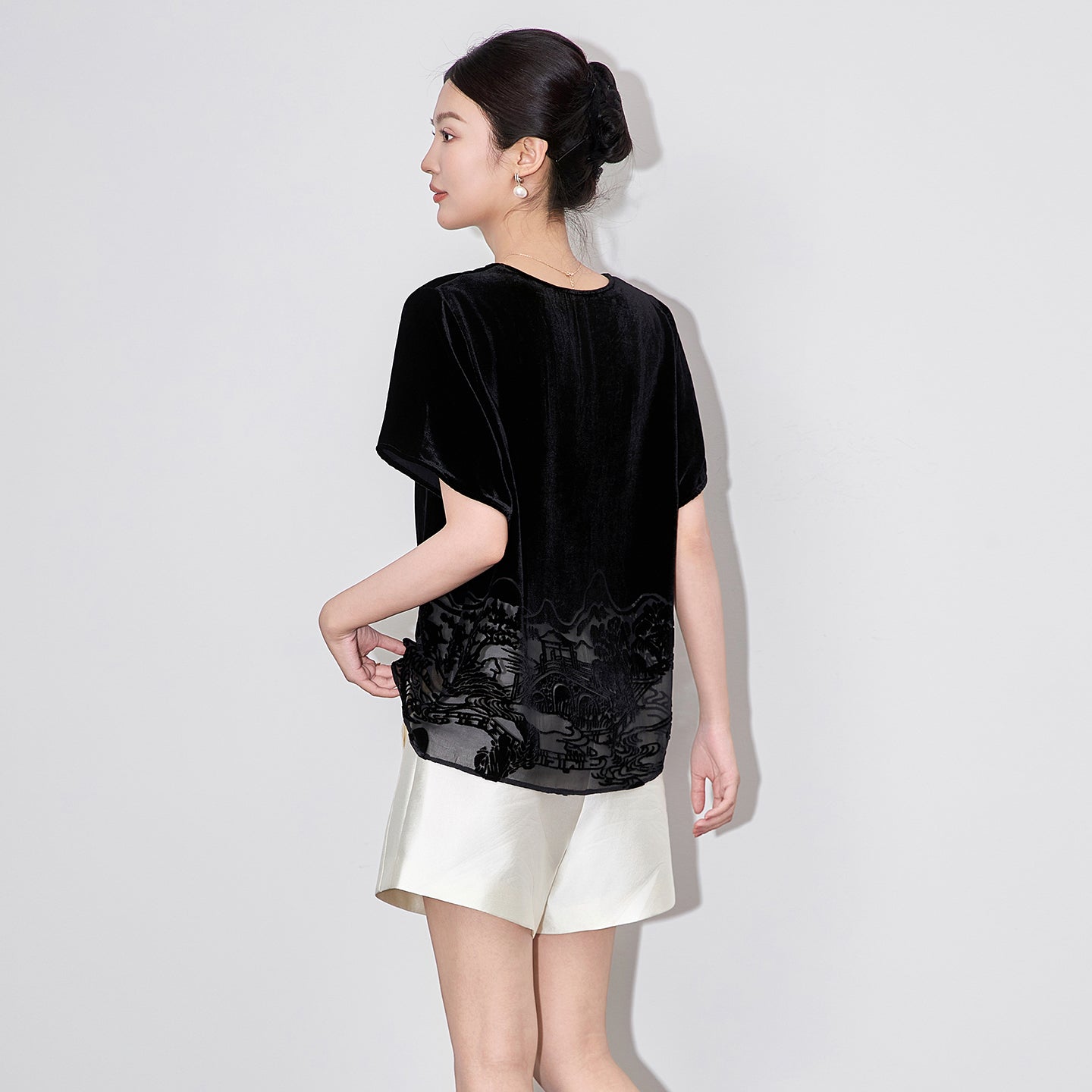 25ss Fashionable velvet top with Chinese style