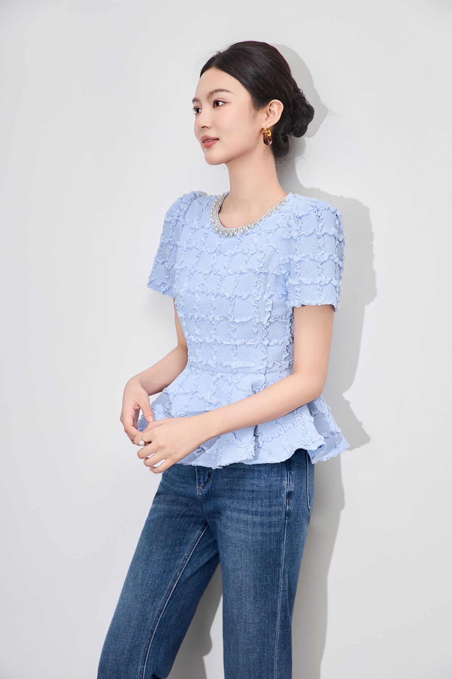 25ss Socialite-style top