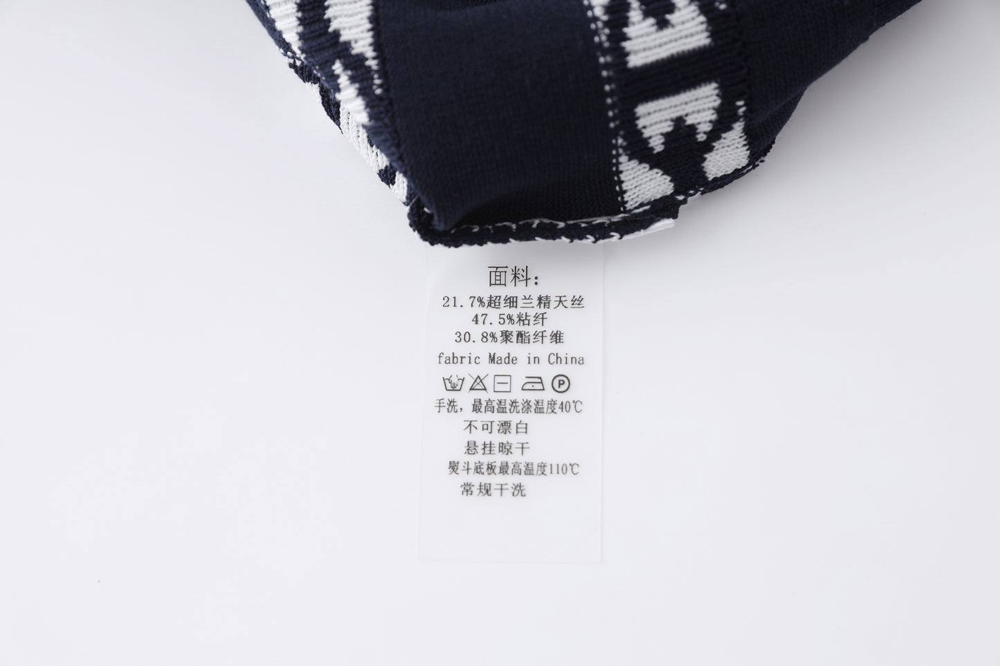 25ss V-neck knitted cardigan