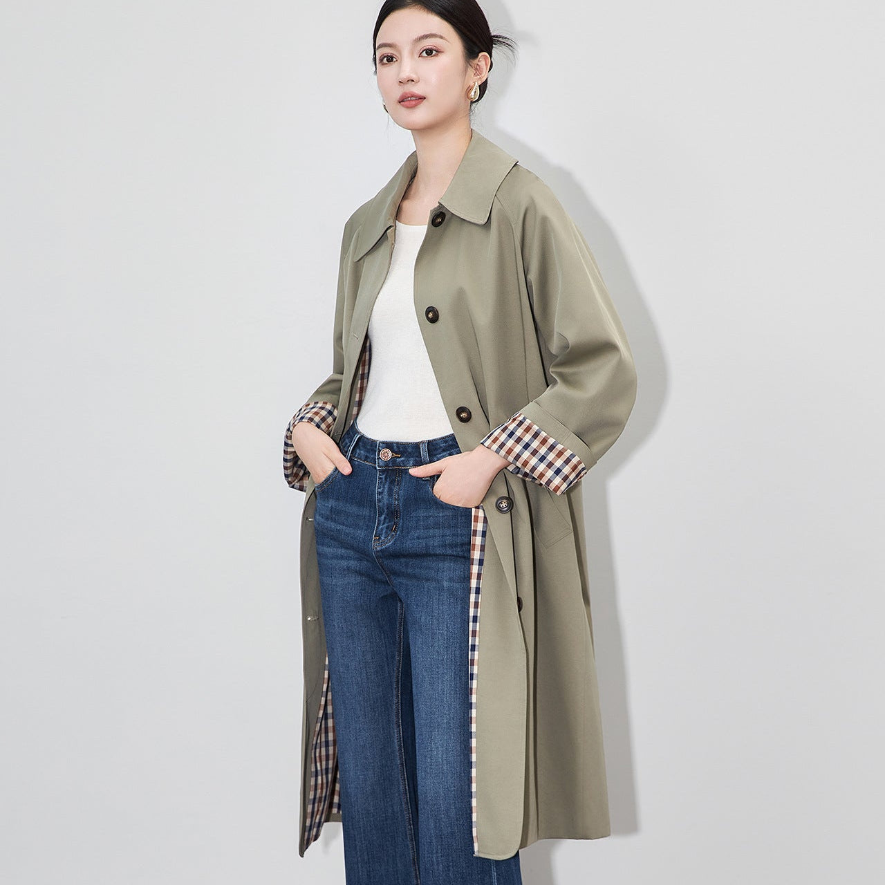 25ss A long, loose coat with a British check patchwork lapel