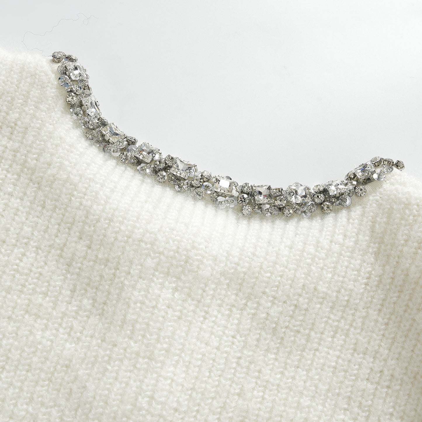 25ss A fashionable cardigan studded with diamonds in early autumn