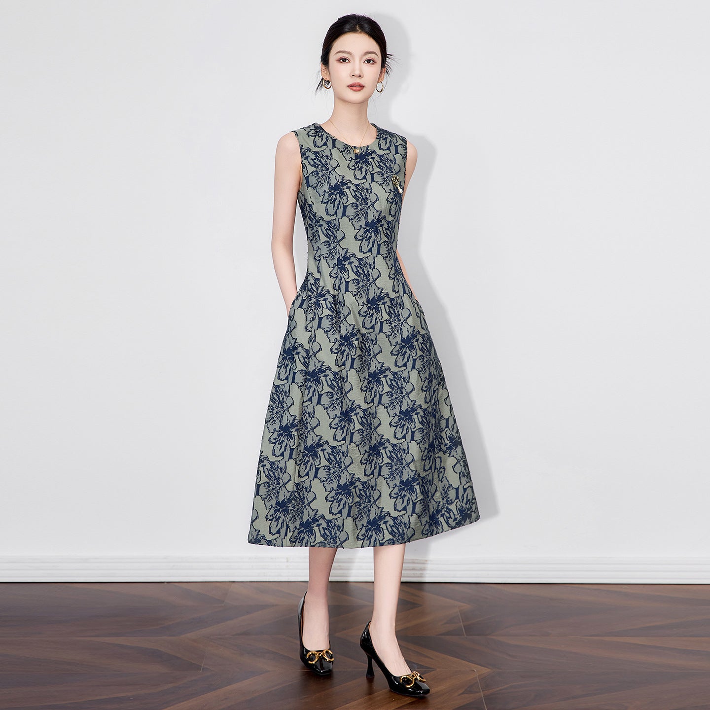 25ss Heavy industry cut-flower vest waist-cinching dress
