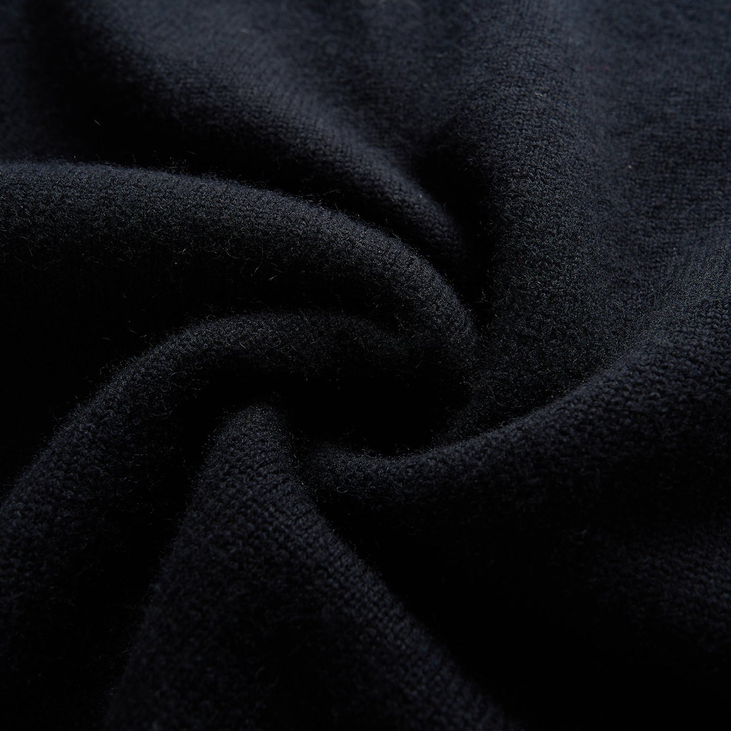 25ss Embroidered, youthful and versatile knitted sweater
