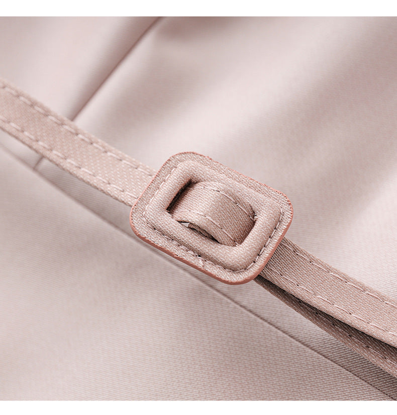 25SS A dress with a cinched waist that exudes the charm of a socialite