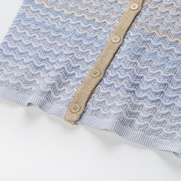 A gradient color wavy single-breasted cardigan with a design sense