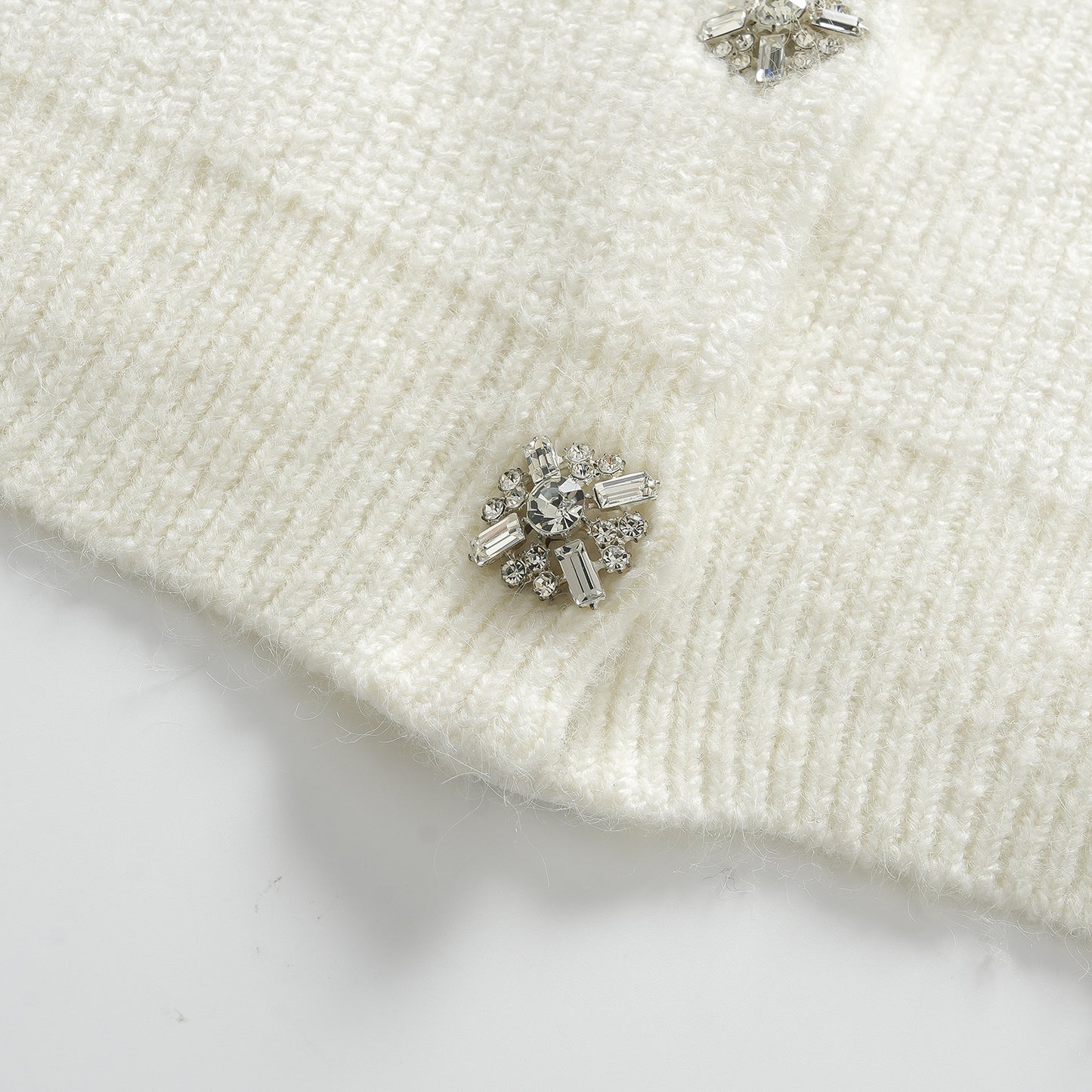 25ss A fashionable cardigan studded with diamonds in early autumn