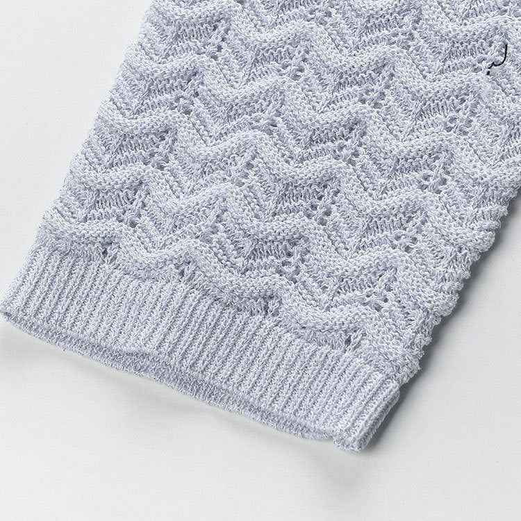 A gradient color wavy single-breasted cardigan with a design sense