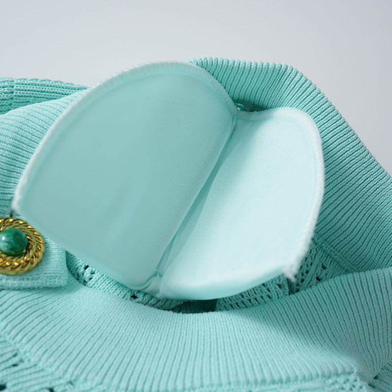 A small chanel-style jade button letter hollowed-out knitted cardigan