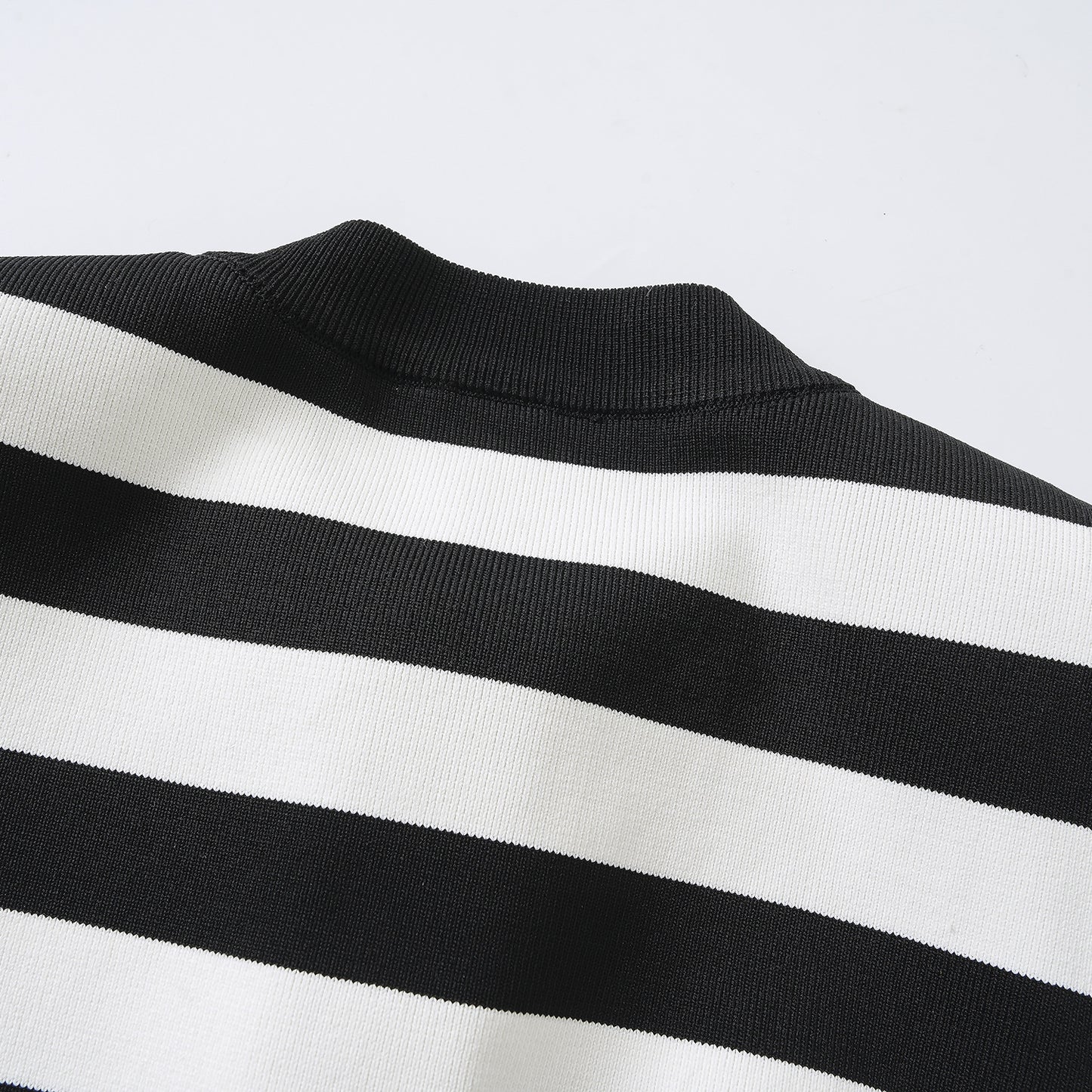25ss Black and white striped knitted cardigan