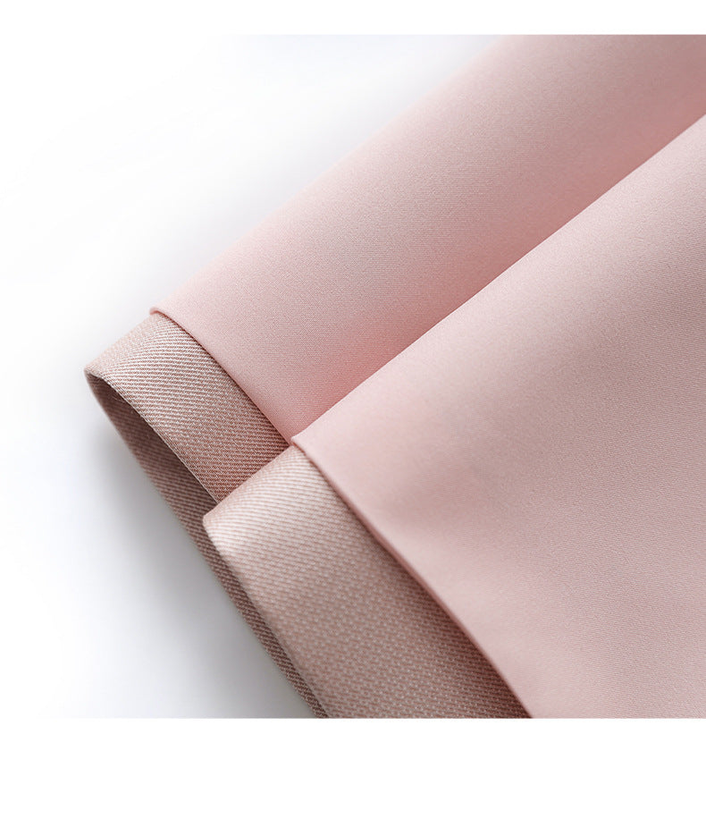25SS A dress with a cinched waist that exudes the charm of a socialite