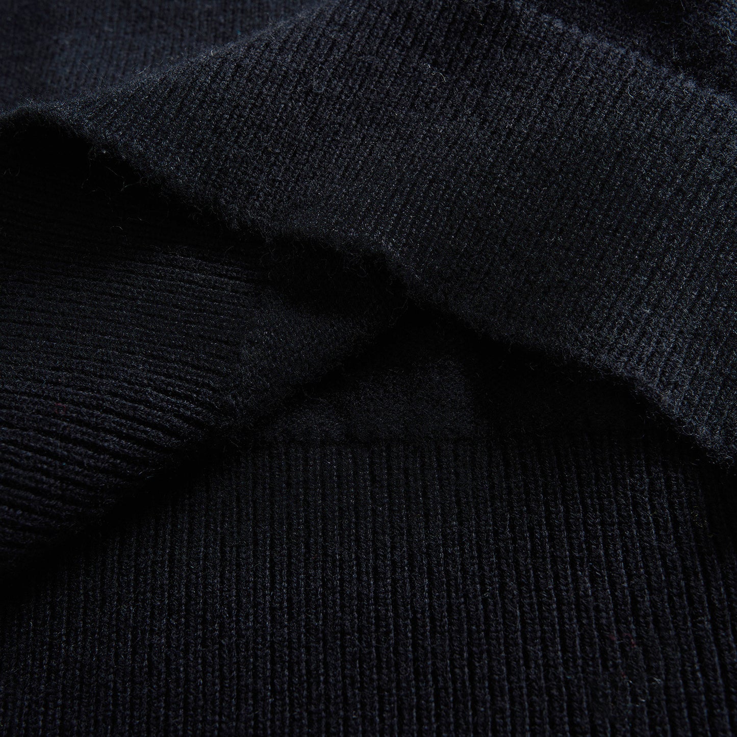 25ss Embroidered, youthful and versatile knitted sweater