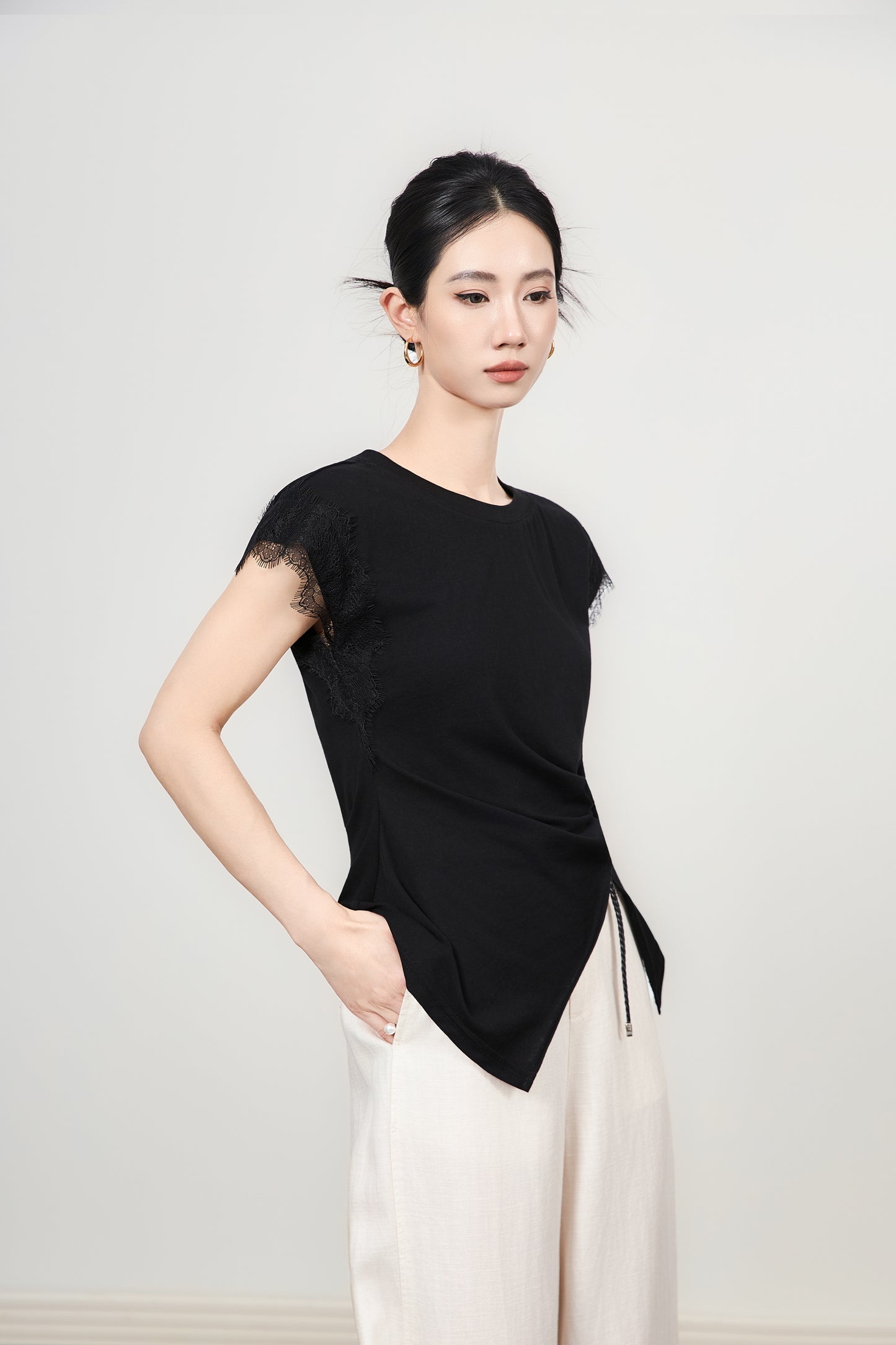 25ss Lace patchwork slimming T-shirt