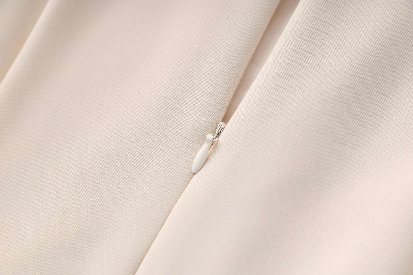 25ss A slit and cinched waist dress