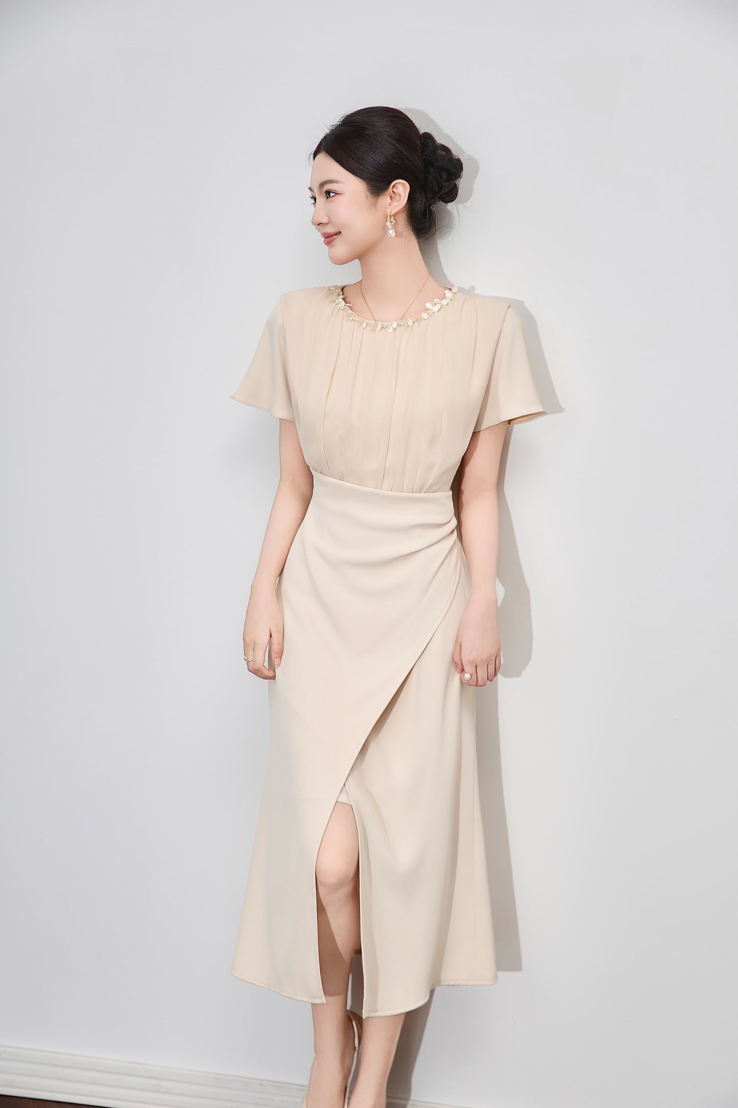 25ss A slit and cinched waist dress