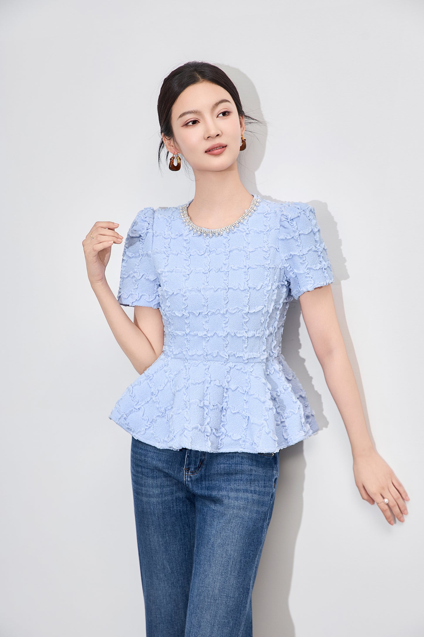 25ss Socialite-style top