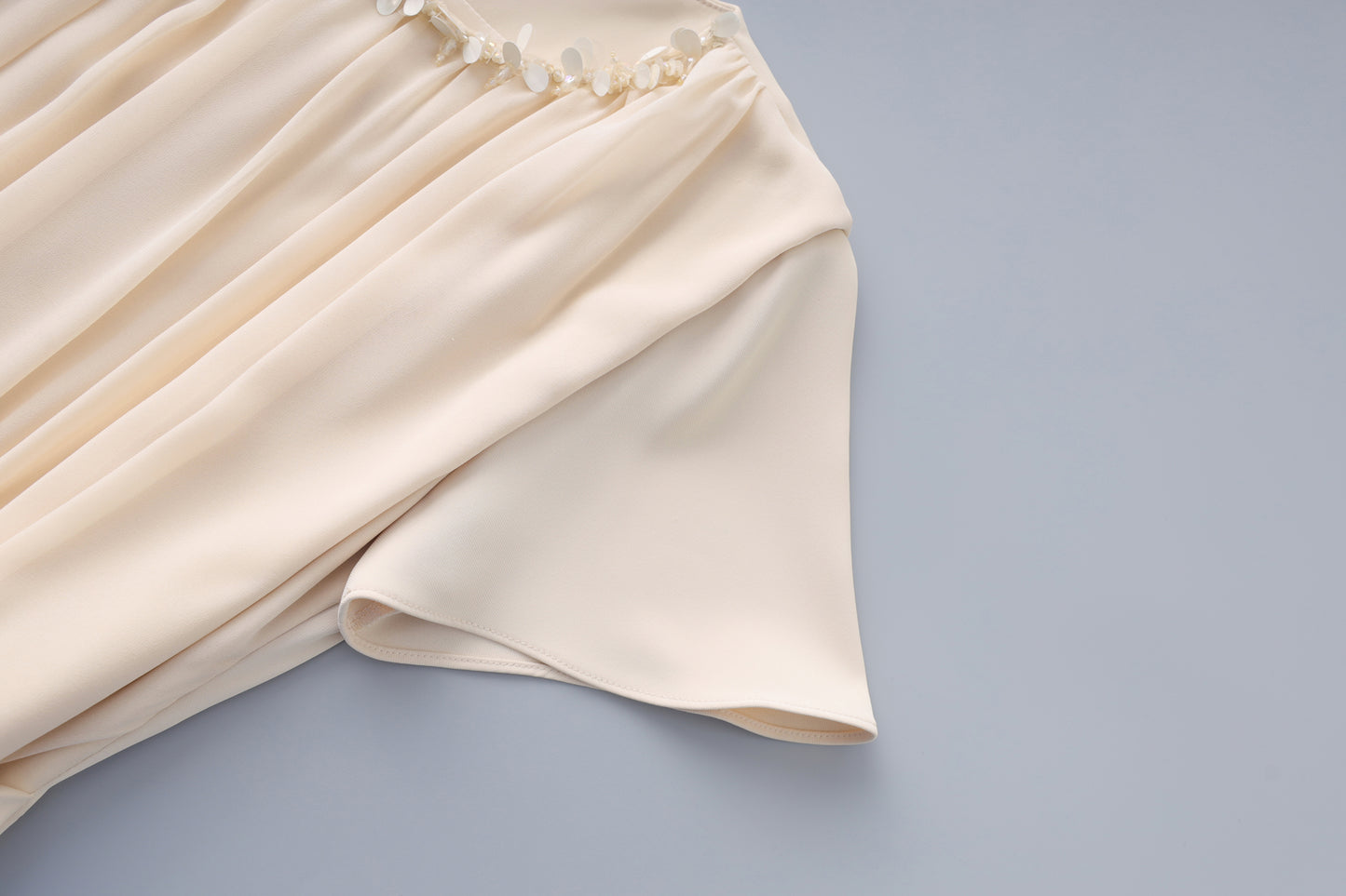25ss A slit and cinched waist dress