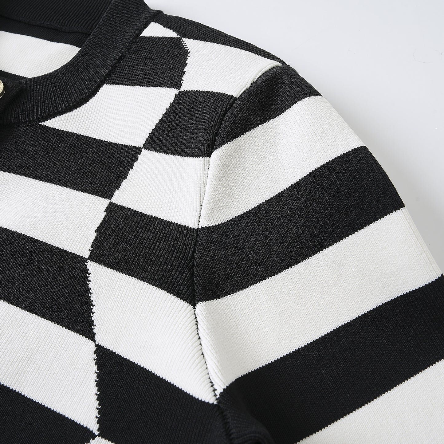 25ss Black and white striped knitted cardigan