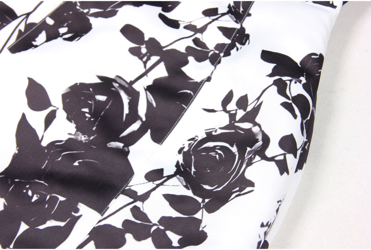 25SS A printed, slim-fitting and sexy halter dress