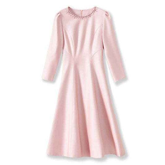 25ss A noble lady's lustrous dress with a cinched waist and a wide swing