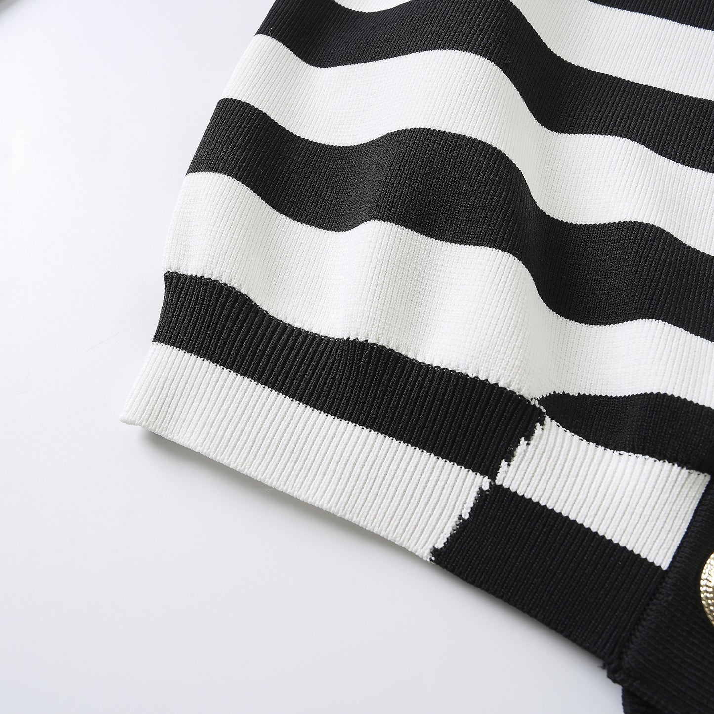 25ss Black and white striped knitted cardigan