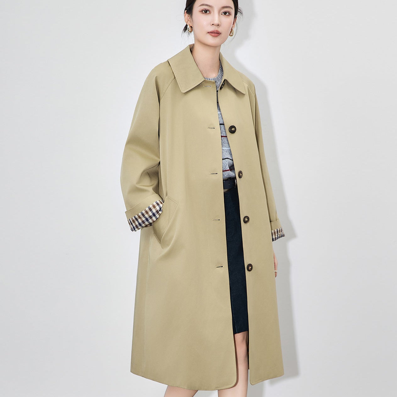 25ss A long, loose coat with a British check patchwork lapel